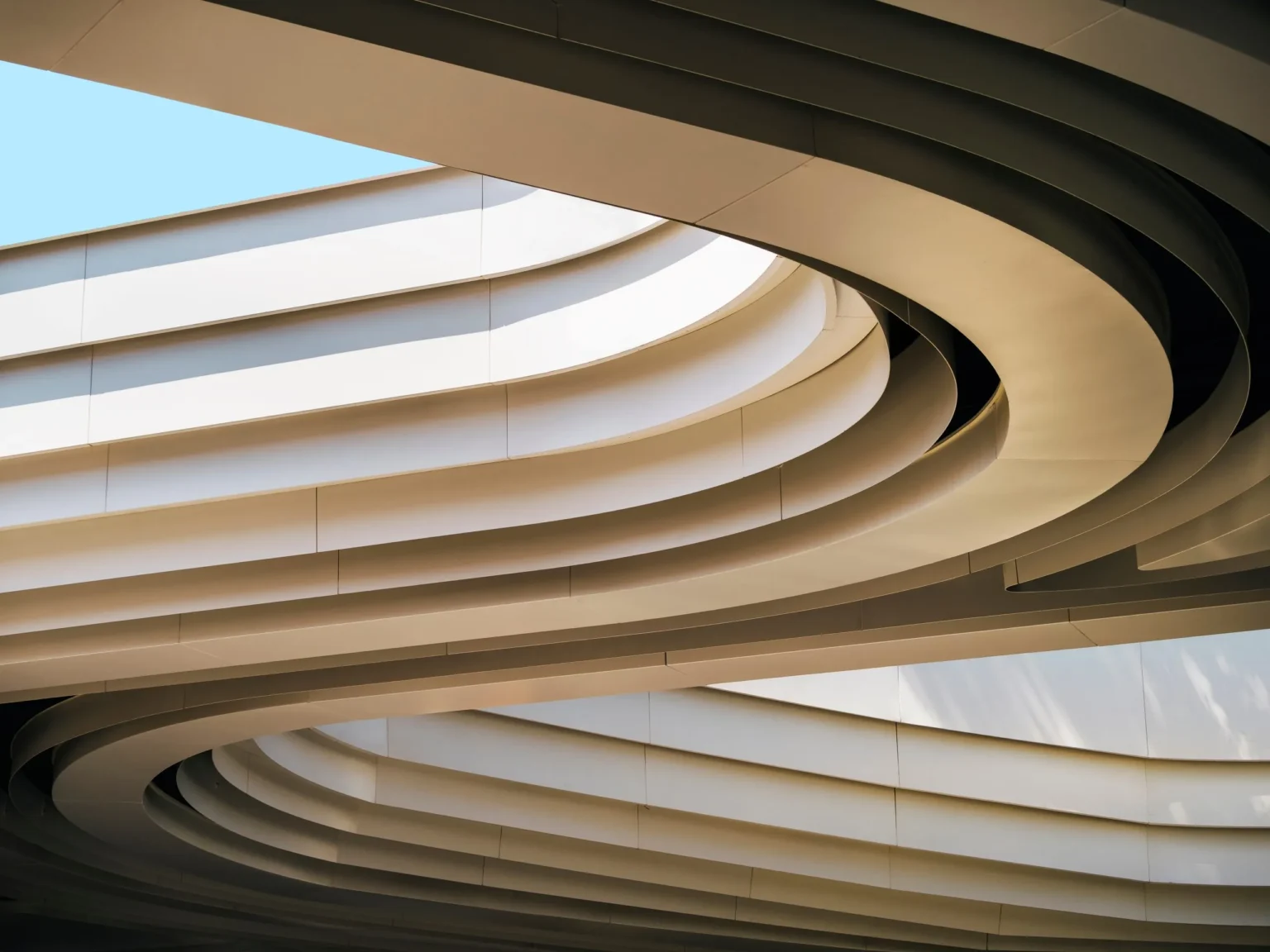 مشاريعنا - سقف بناء حديث متموج